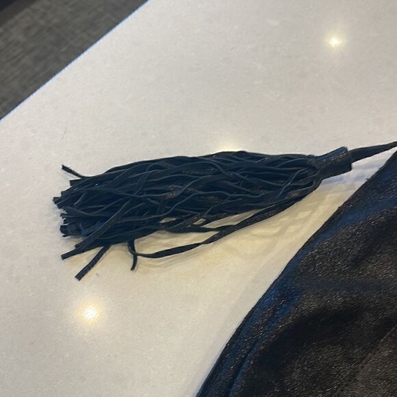 Banana republic purse with tassel, zip pocket, magnetic closure leather metallic - Picture 2 of 7